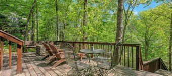 Calming Creekfront Cabin