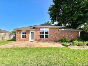 Exterior - Charming 3-Bdrm Home in Prime Bentonville Location (Bentonville)