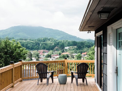 In town with a view, private duplex.