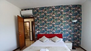 Unclassified image, 4 of 9, button - Venice HM Holiday (Mestre)