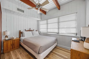3 habitaciones, escritorio, tabla de planchar con plancha y wifi 