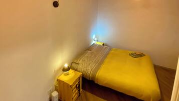 1 camera, ferro/asse da stiro, Wi-Fi, lenzuola