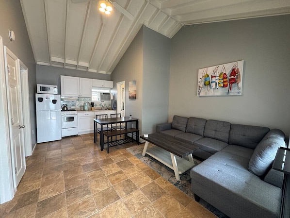 TV - Charming 2BR Beach Condo with Parking (Point Pleasant Beach)