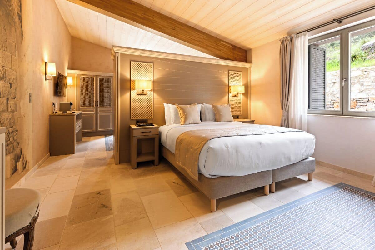 Deluxe Studio Suite | In-room safe, blackout drapes, free WiFi