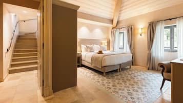 In-room safe, blackout curtains, free WiFi