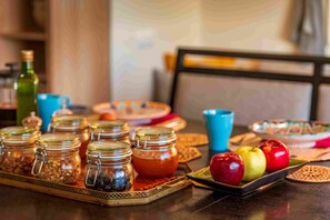 Petit déjeuner composé de spécialités régionales compris tous les jours