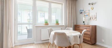 Appartement, balcon | Restauration dans la chambre