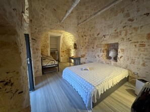 1 Schlafzimmer, Schreibtisch, Bügeleisen/Bügelbrett, Reisekinderbett