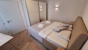 1 Schlafzimmer, BĂŒgeleisen/BĂŒgelbrett, WLAN, BettwĂ€sche