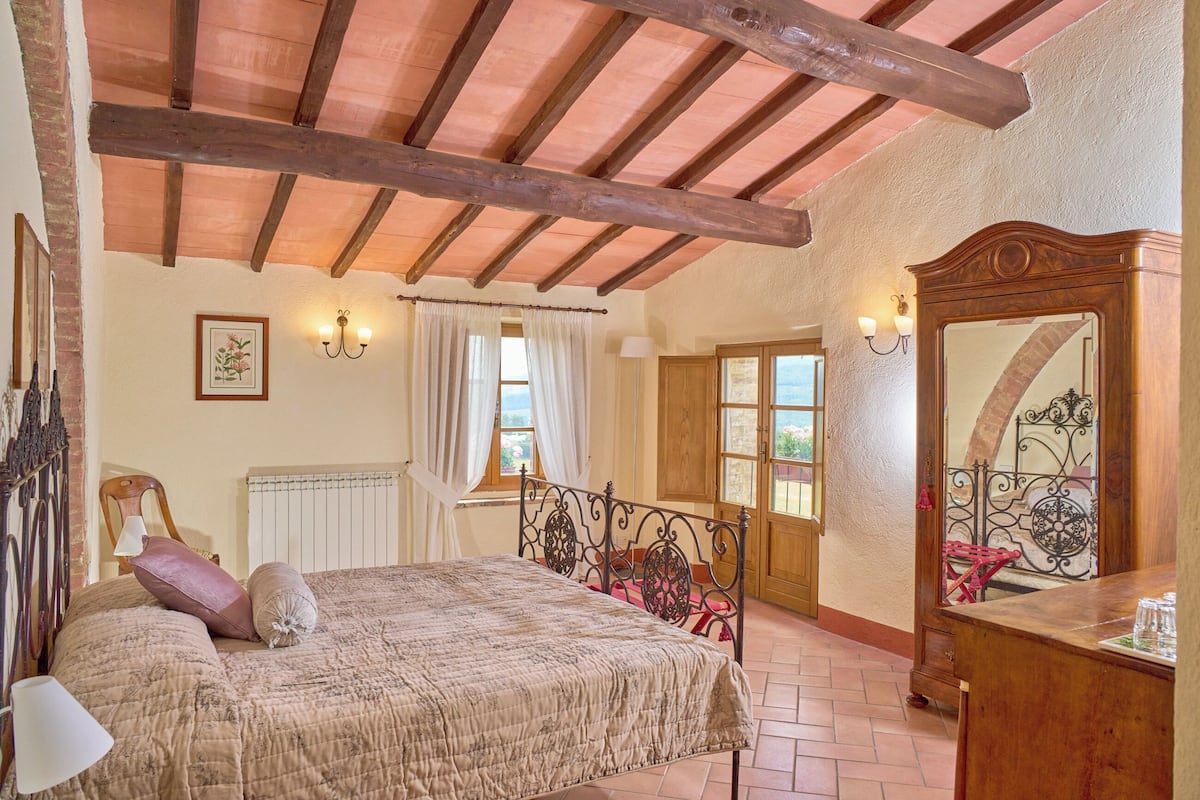 Superior Double Room, Hill View | Free WiFi, bed sheets