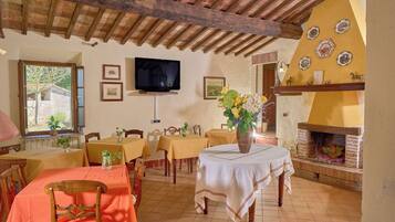 Área de estar no saguão