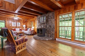 Fernseher, Tischfußball