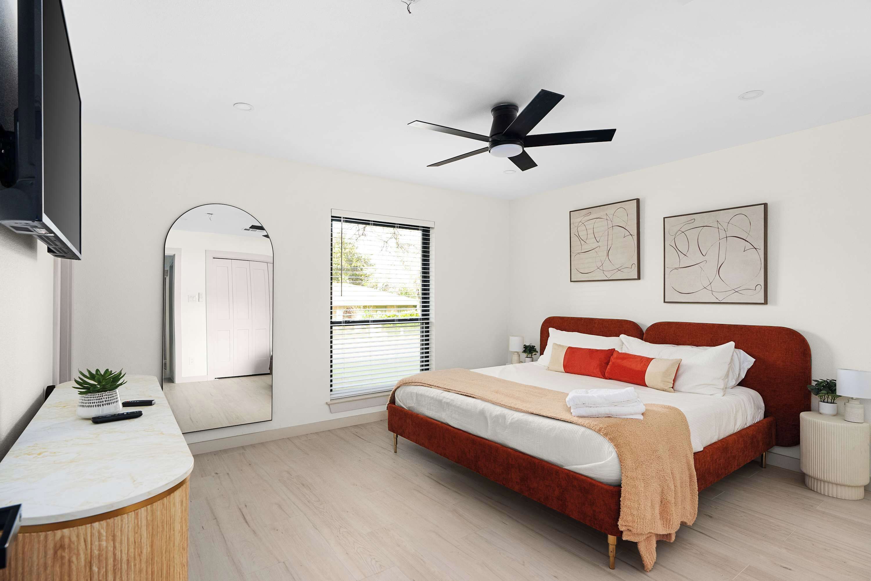 5 habitaciones, escritorio, tabla de planchar con plancha y wifi 