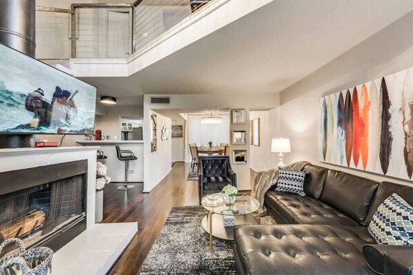 Smart TV, fireplace, offices