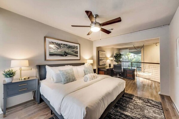 1 bedroom, iron/ironing board, travel crib, free WiFi - Spacious executive loft with premium finishes, dining area, and work-friendly layout. (Dallas)