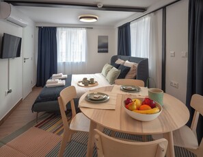 1 bedroom, WiFi, bed sheets - Downtown Delight, Flexi Classic by Ruby Red House (Sofia)