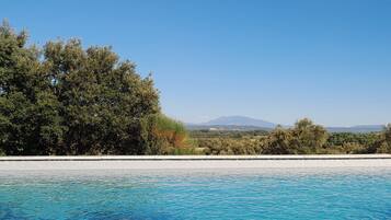 Piscina all'aperto, una piscina riscaldata