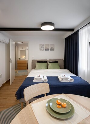 1 bedroom, in-room safe, WiFi, bed sheets