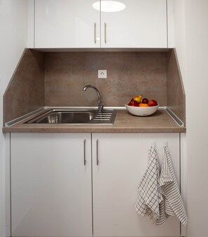 Fridge, stovetop, coffee/tea maker - Heart of Town, Flexy Work& Travel by Ruby Red House (Sofia)