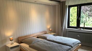 2 bedrooms, iron/ironing board, travel crib, free WiFi