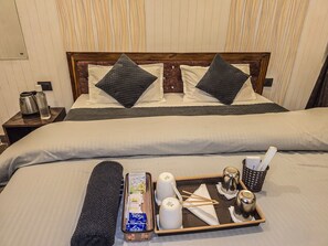 Memory-foam beds, free WiFi - Morning Breeze Homestay Kanatal (Tehri Range)