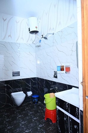 Superior Double Room | Bathroom