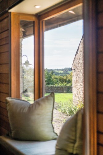 Luxury Historic House for Grp accommodation-village location near Bath-Somerset