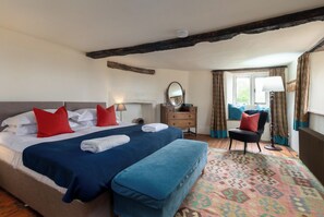 7 bedrooms, desk, iron/ironing board, travel cot - Luxury Historic House for Grp accommodation-village location near Bath-Somerset (Norton Saint Philip)