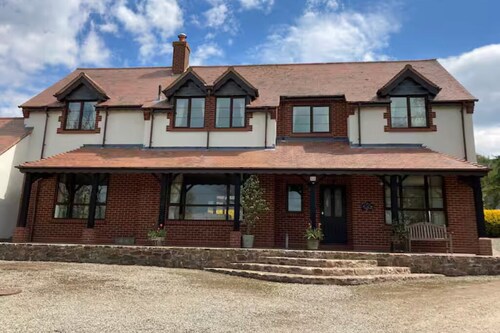 40 Acres, Shropshire Hills Retreat & Games Room