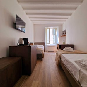 Comfort Twin kamer | Een minibar, een kluis op de kamer, een strijkplank/strijkijzer