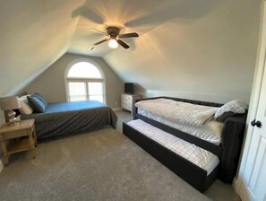 4 bedrooms, iron/ironing board, WiFi, bed sheets