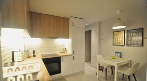 Appartamento Superior, vista città | Cucina privata | Macchina per caffè espresso, bollitore elettrico
