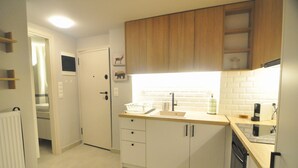 Apartemen Superior, pemandangan kota | Dapur pribadi | Mesin espresso, ketel listrik, dan Perlengkapan kebersihan