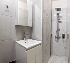 Double Room | Bathroom