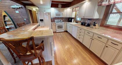 Sycamore Cabin with Hot Tub Breathtaking Views