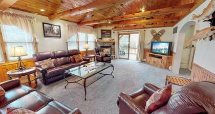 Sycamore Cabin with Hot Tub Breathtaking Views