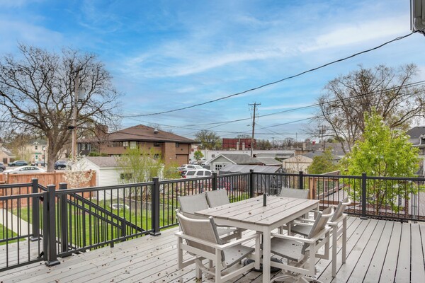 Walk To Shops & Eats: Home W/ Deck In Minneapolis - Eden Prairie, MN