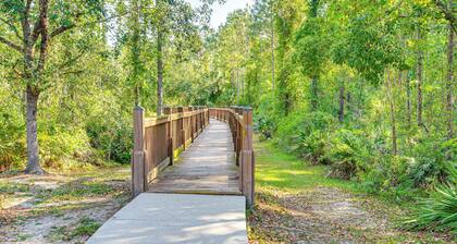 10 Mi to Ocean: Home w/ Lanai in Ormond Beach!
