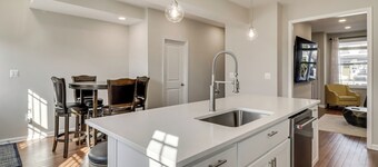 < 1 Mi to Howard University: Townhome w/ Deck