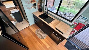 Micro-ondes, four, plaque de cuisson, lave-vaisselle