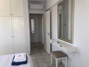 1 bedroom, desk, iron/ironing board, WiFi
