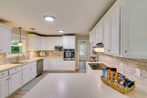 House (4 Bedrooms) | Interior
