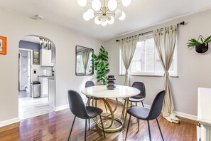 Interior - 1 Mi to University of Cincinnati: Avondale Gem! (Cincinnati)