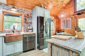 Interior - 5 Mi to Helen: Hideaway w/ Deck & Grill! (Sautee Nacoochee)