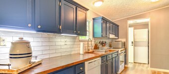 Private Dock: Pet-friendly Home on Lake Sinclair