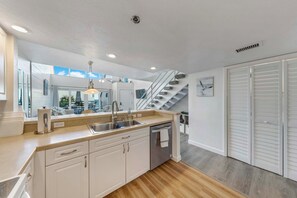 Apartment (2 Bedrooms) | Interior - Beachfront Condo w/ Balcony on Manasota Key (Englewood)