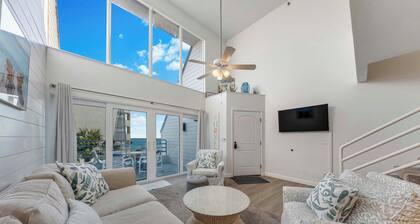 Beachfront Condo w/ Balcony on Manasota Key