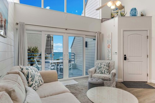 Beachfront Condo w/ Balcony on Manasota Key