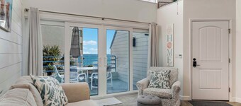 Beachfront Condo w/ Balcony on Manasota Key