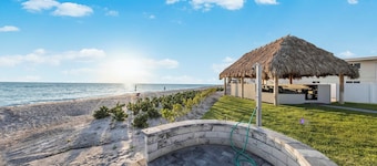 Beachfront Condo w/ Balcony on Manasota Key